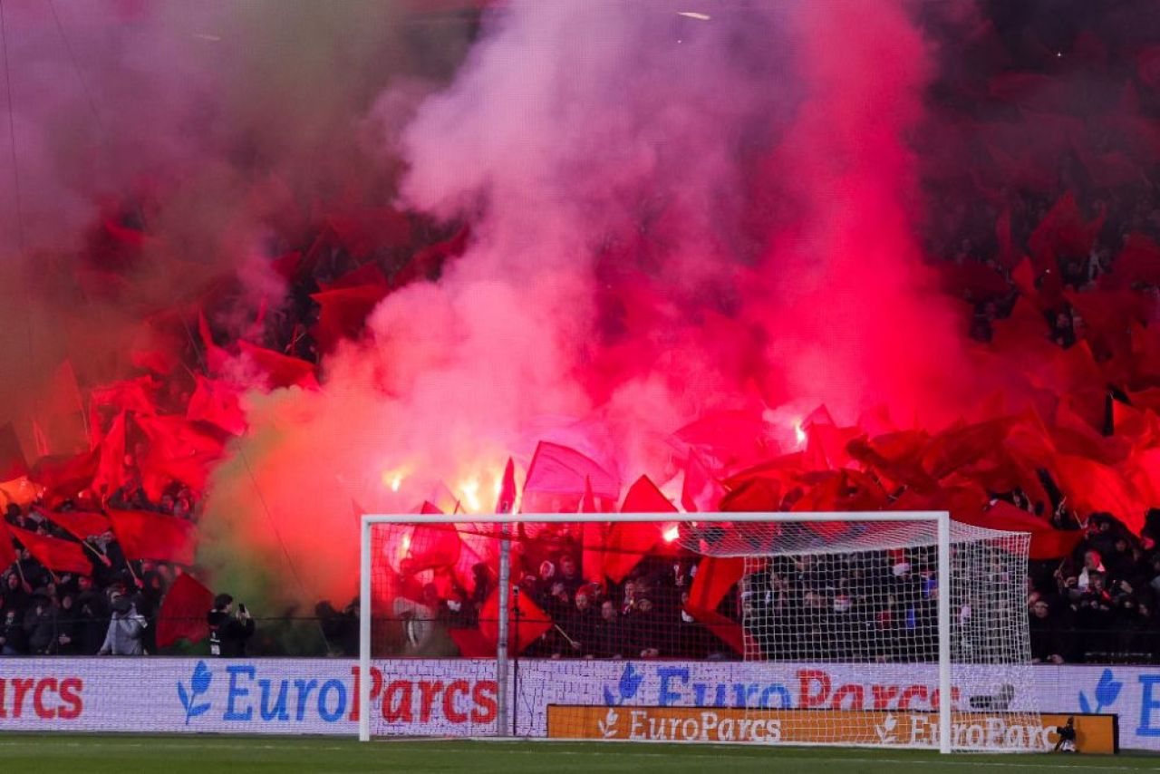 Au dat foc la stadion, la propriu! Incidente teribile la meciul Feyenoord - Ajax, în Cupa Olandei_7
