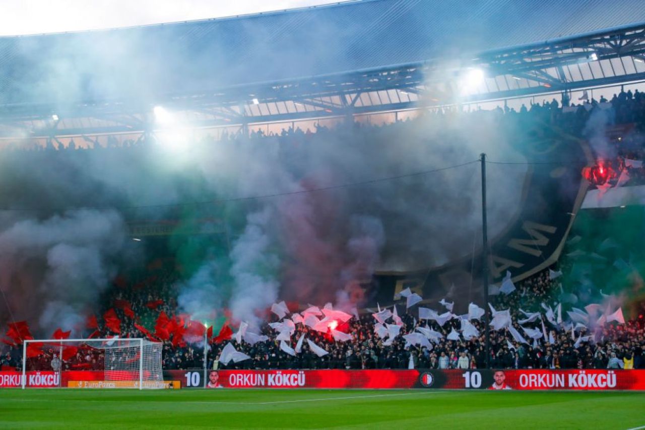 Au dat foc la stadion, la propriu! Incidente teribile la meciul Feyenoord - Ajax, în Cupa Olandei_10