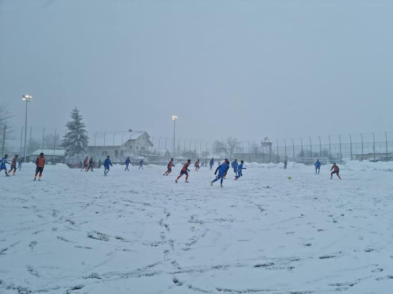 Hai, băieți! Hai, băieți, puneți mâna pe lopeți! Cum arată stadionul din Iași_6