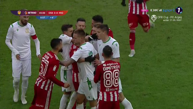 S-au încins spiritele în Sepsi - Mioveni! Taberele s-au îmbrâncit la marginea terenului. De la ce a pornit totul_3