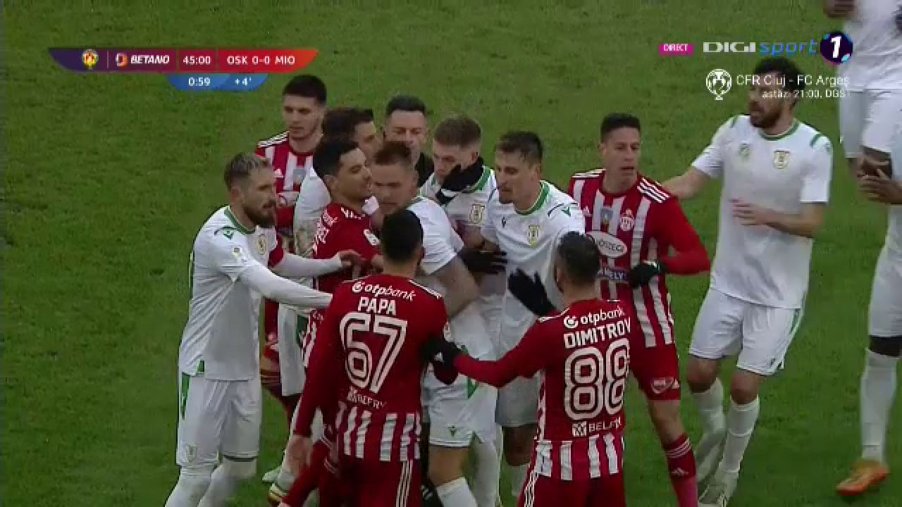 S-au încins spiritele în Sepsi - Mioveni! Taberele s-au îmbrâncit la marginea terenului. De la ce a pornit totul_5