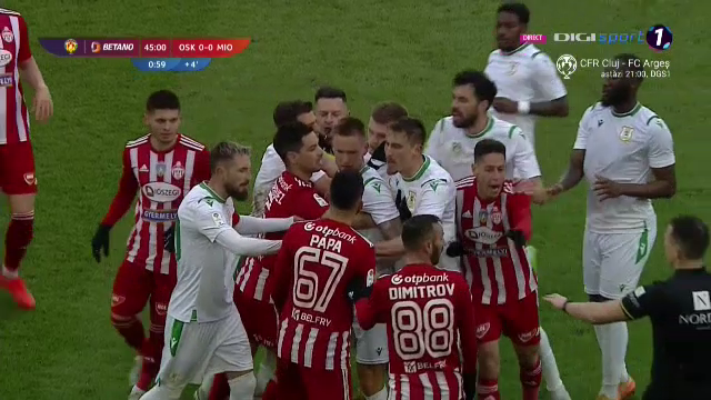 S-au încins spiritele în Sepsi - Mioveni! Taberele s-au îmbrâncit la marginea terenului. De la ce a pornit totul_6