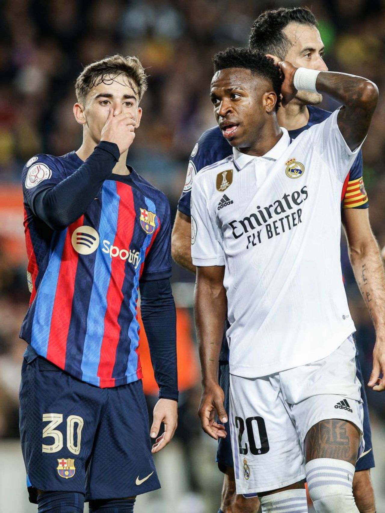 Nu s-a văzut la TV, dar camerele au surprins tot! Gestul reprobabil al lui Gavi către Vinicius Junior, în El Clasico_2