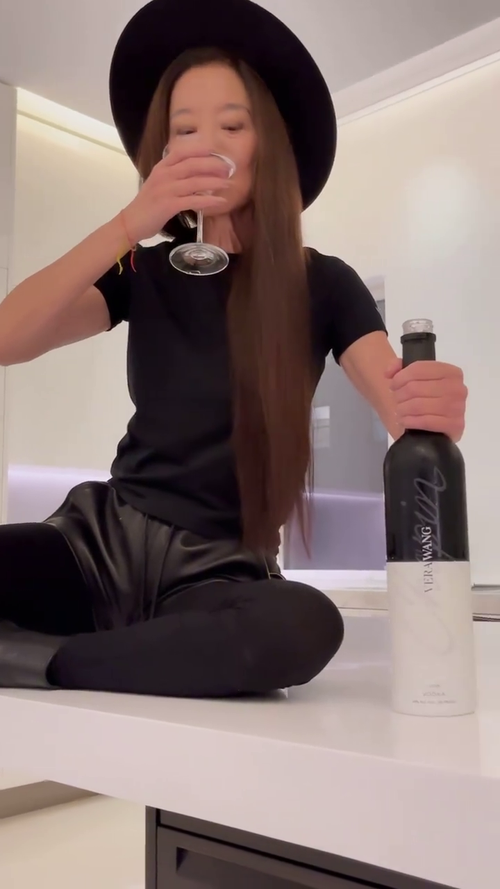 Nimeni nu o crede că are 73 de ani! Cum arată Vera Wang și ce avere impresionantă a strâns_63