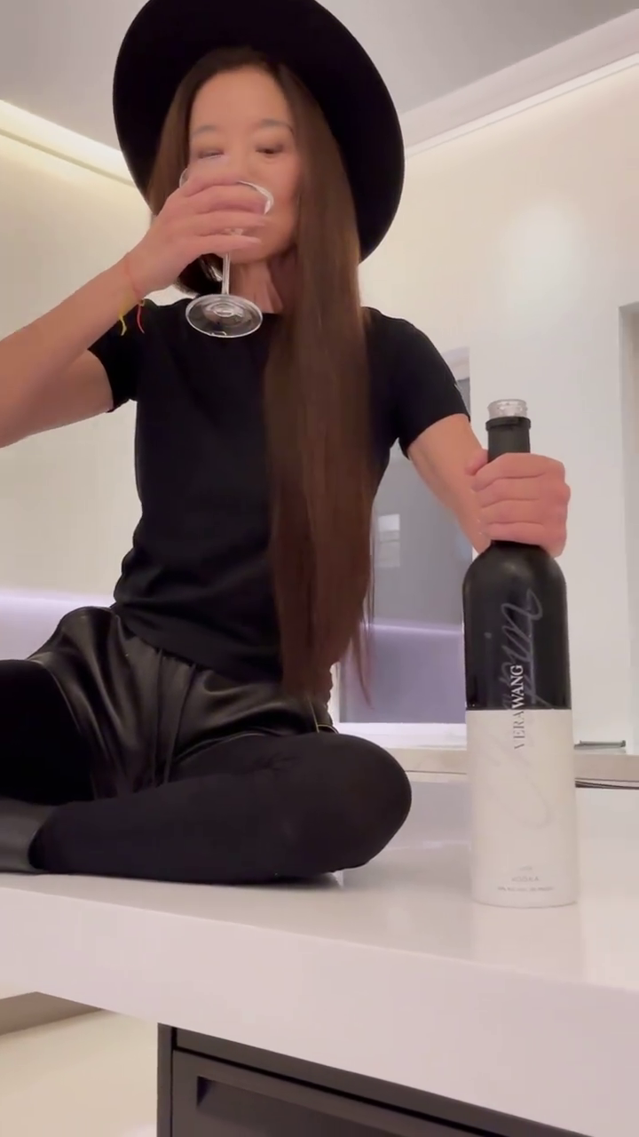 Nimeni nu o crede că are 73 de ani! Cum arată Vera Wang și ce avere impresionantă a strâns_64
