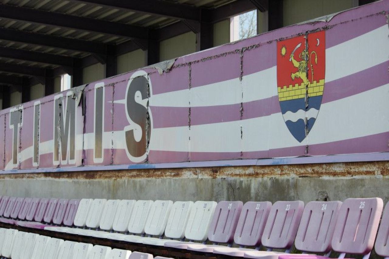 Autoritățile își bat joc de un stadion legendar din România: