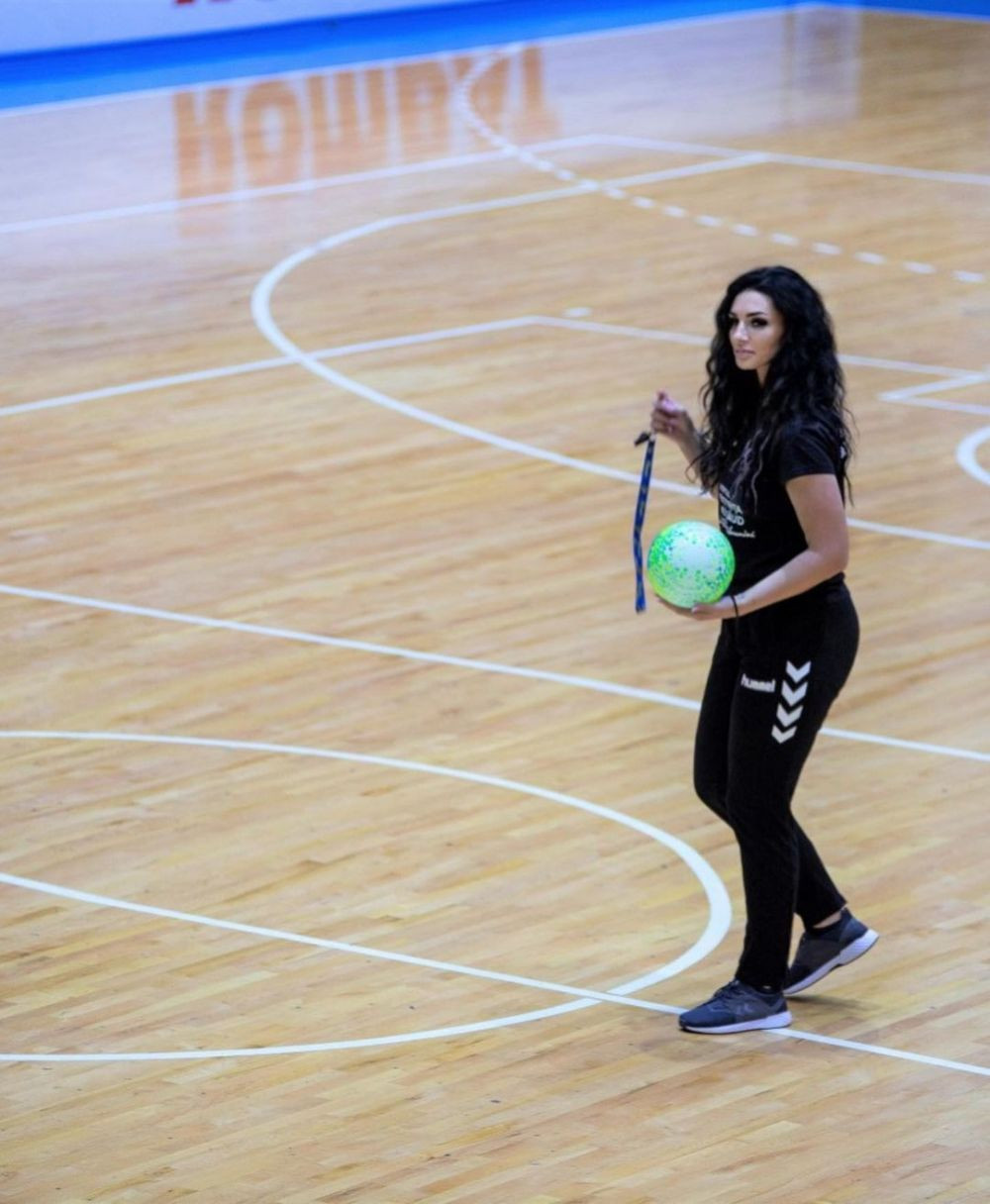Mihaela Evi, sexy-antrenoarea, și cele două motive care au făcut-o să continue în handbal! _38