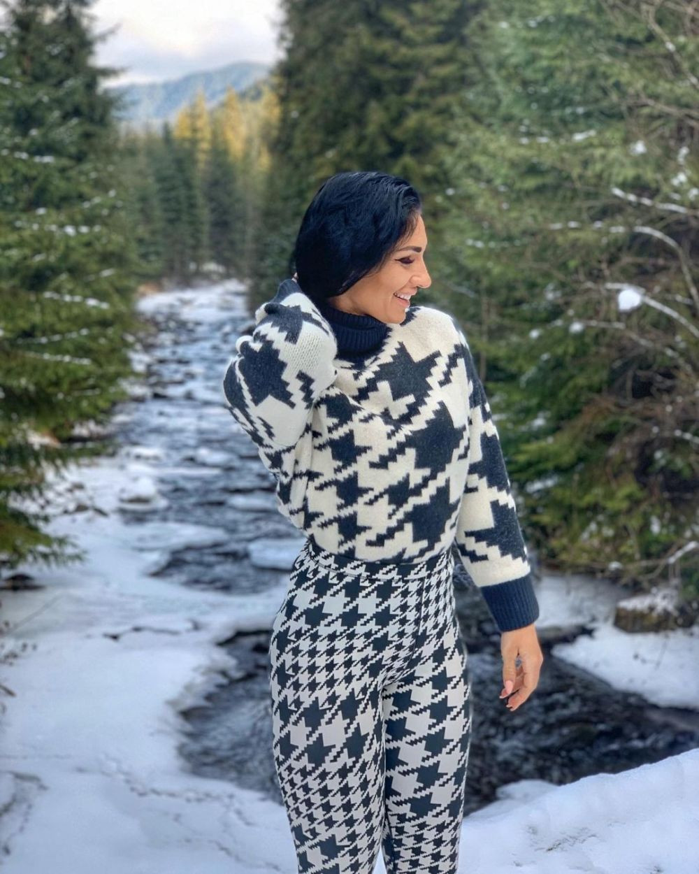 Mihaela Evi, sexy-antrenoarea, și cele două motive care au făcut-o să continue în handbal! _53