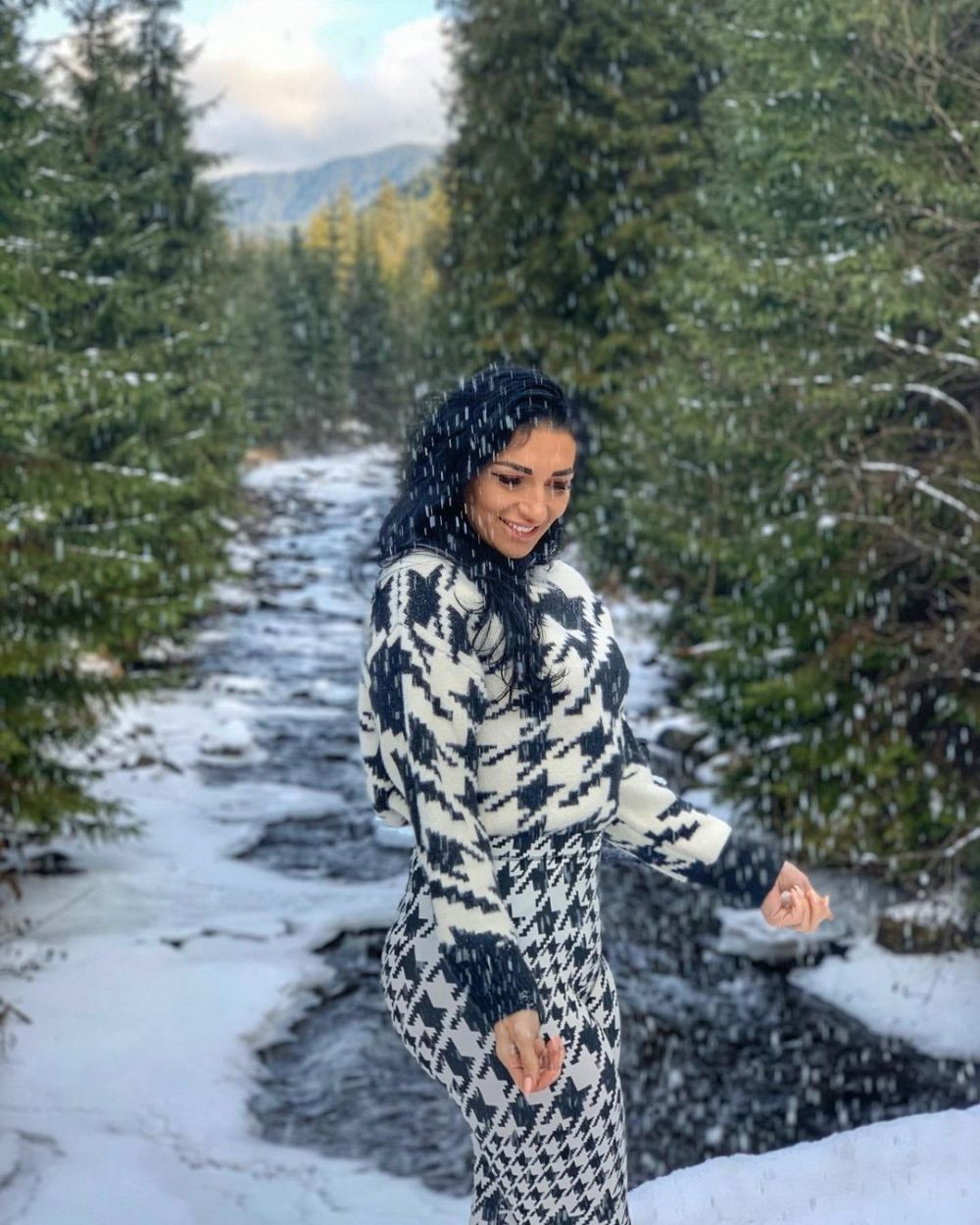 Mihaela Evi, sexy-antrenoarea, și cele două motive care au făcut-o să continue în handbal! _54