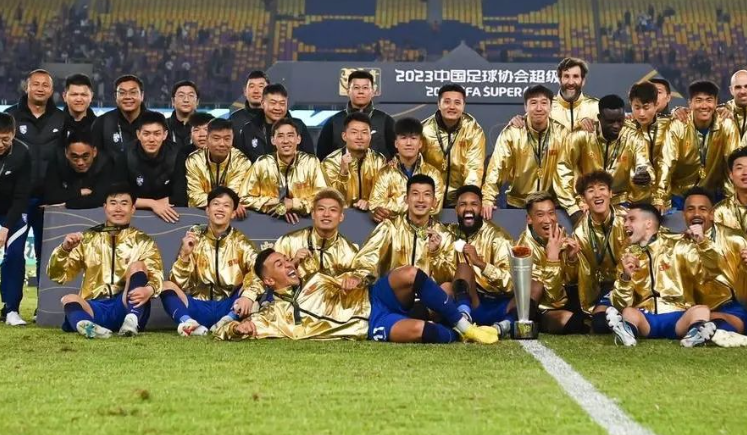 Nicolae Stanciu, încă o pasă de gol și încă un trofeu în China! Wuhan Tree Towns, fără rival_2