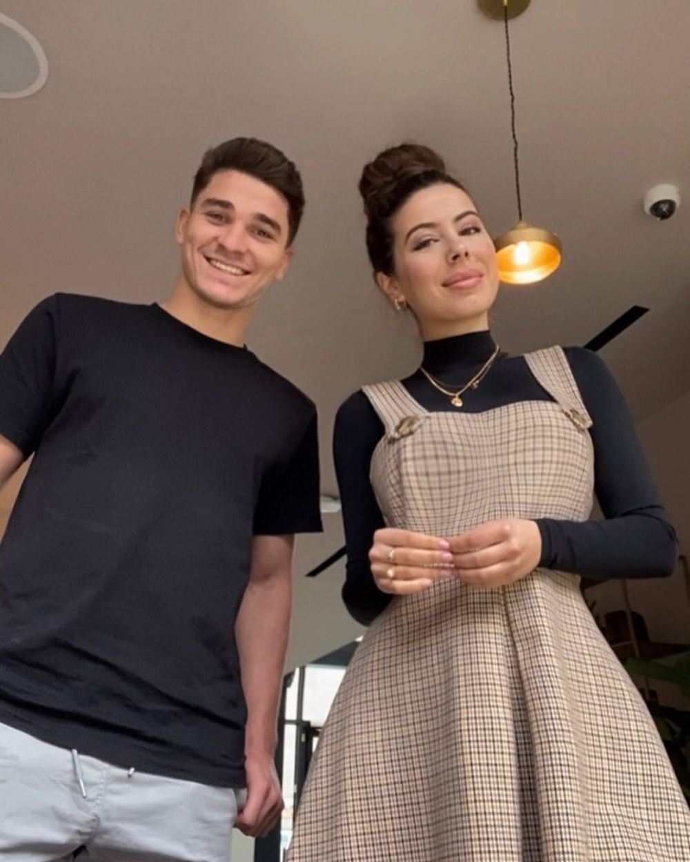 Un star brazilian, pe lista profesoarei de engleză interzisă de soțiile fotbaliștilor. Arată spectaculos și a participat la concursuri de Miss_55