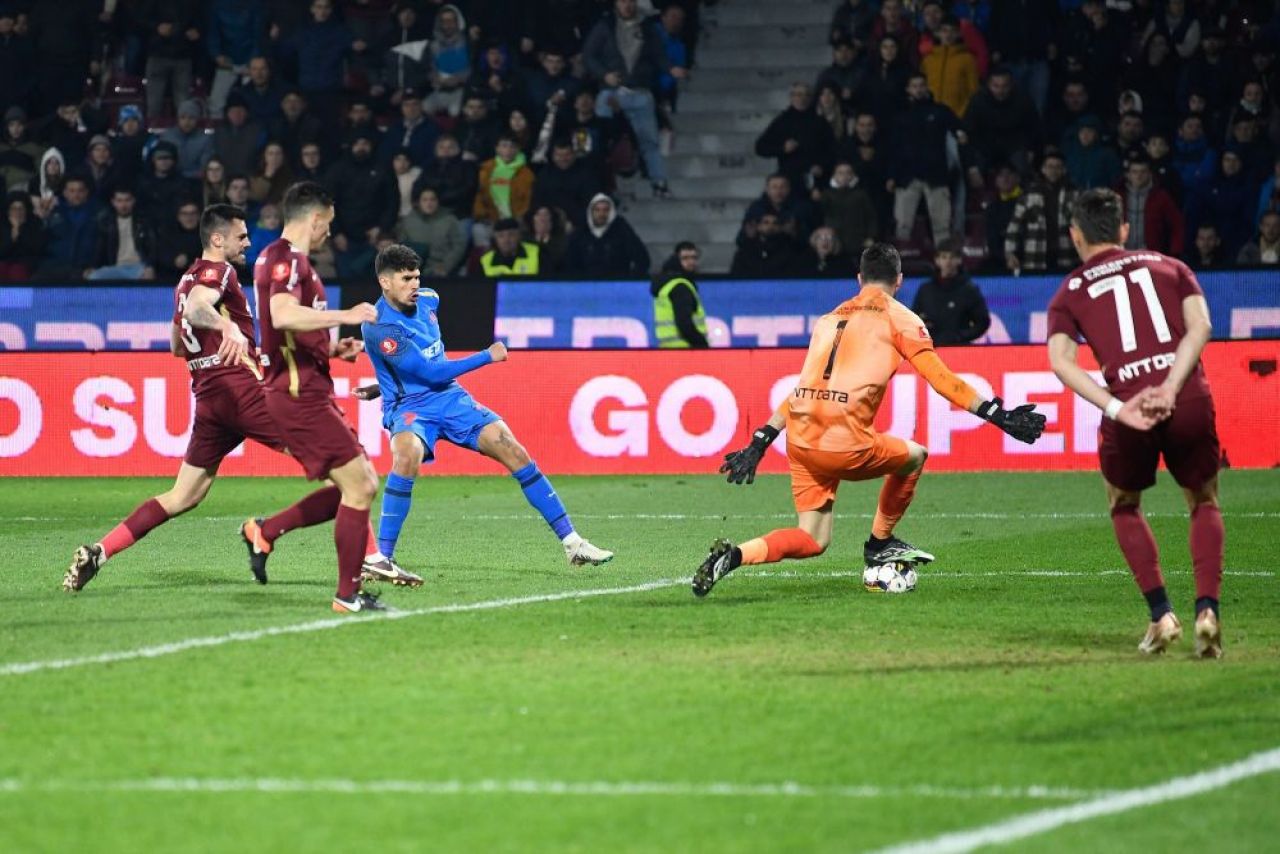 Prima reacție din tabăra liderului Farul, după ce CFR Cluj și FCSB s-au încurcat reciproc: „Echitabil!”_3