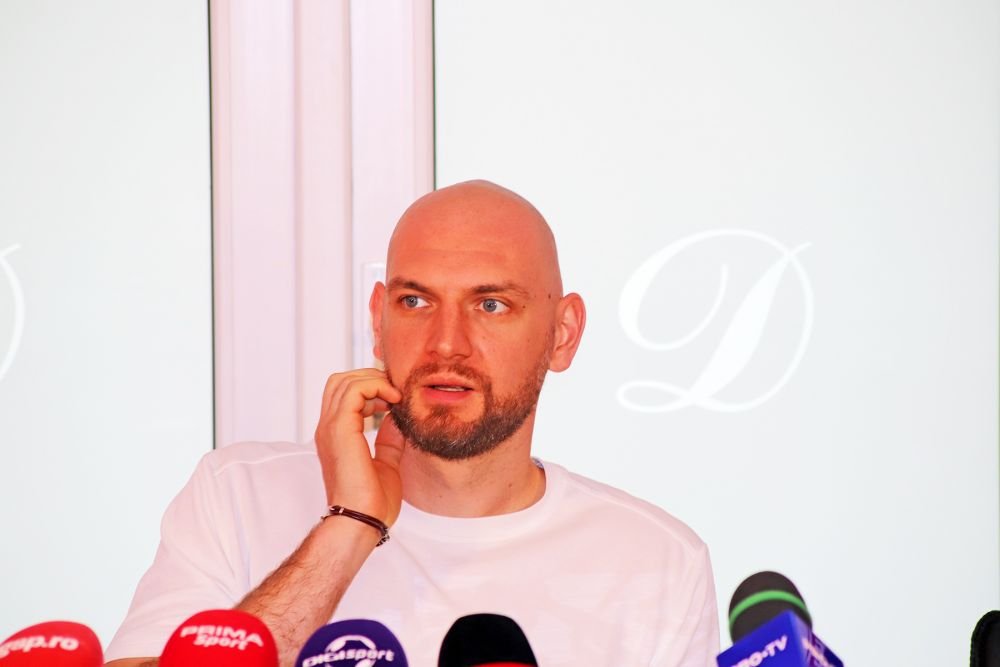 Vlad Moldoveanu s-a retras din activitate. 