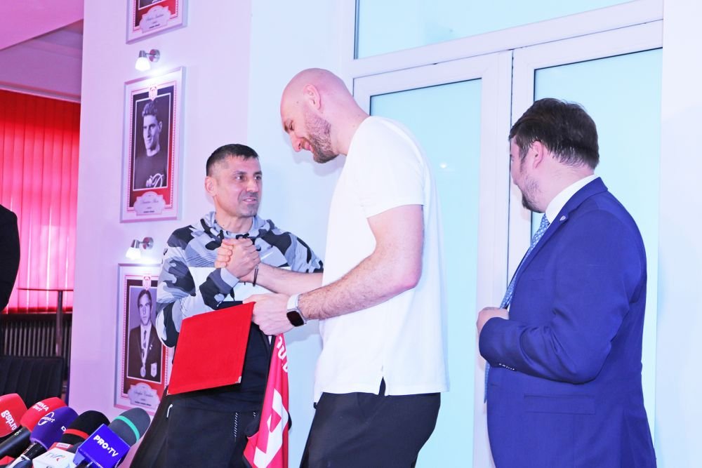 Vlad Moldoveanu s-a retras din activitate. 