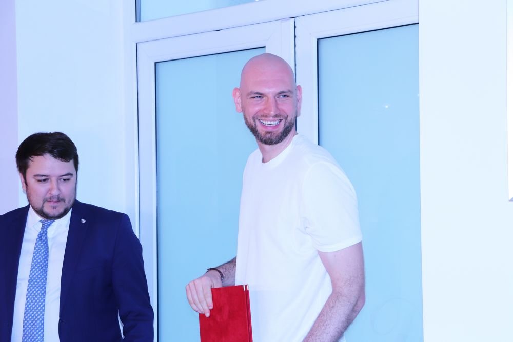 Vlad Moldoveanu s-a retras din activitate. 