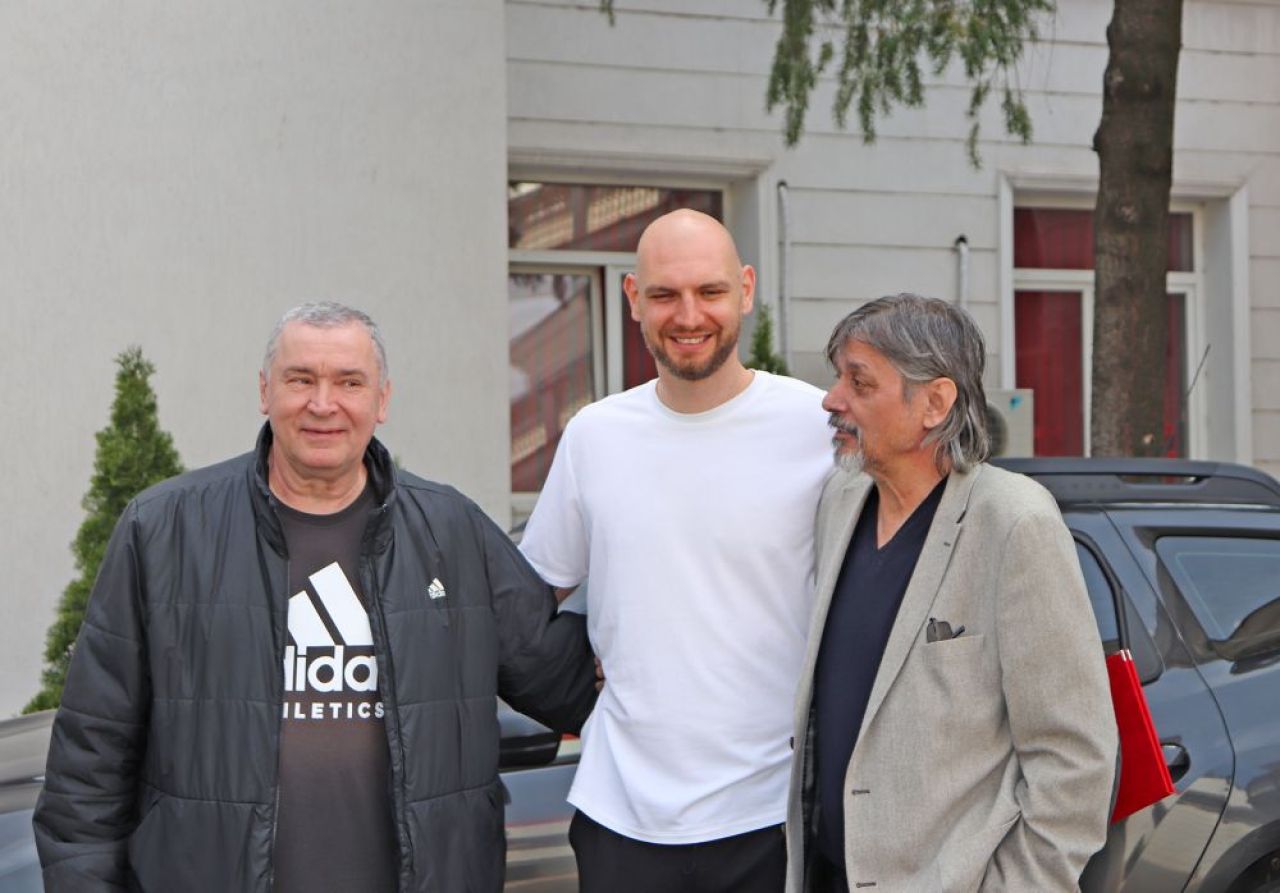 Vlad Moldoveanu s-a retras din activitate.