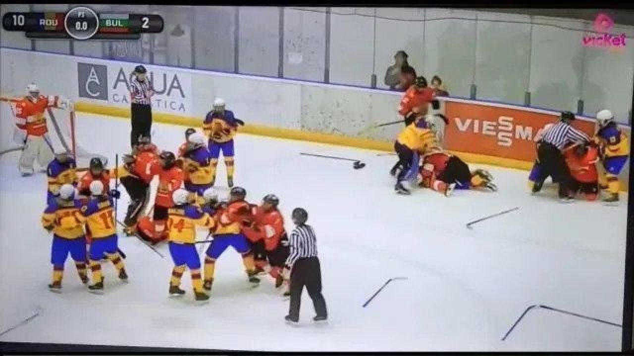A fost război! Cum s-au bătut cu pumnii și crosele fetele din naționala României cu adversarele din Bulgaria_1