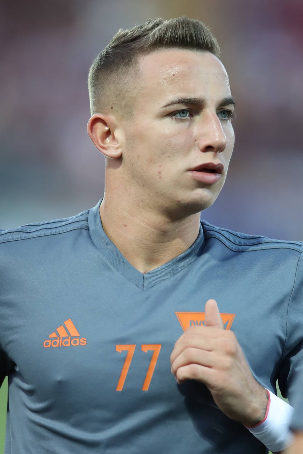 Daniel Zsori, atacantul român din Oradea laureat cu Premiul Puskas, scos cu ambulanța de pe teren după ce și-a pierdut cunoștința! _7