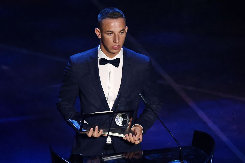 Daniel Zsori, atacantul român din Oradea laureat cu Premiul Puskas, scos cu ambulanța de pe teren după ce și-a pierdut cunoștința! _9