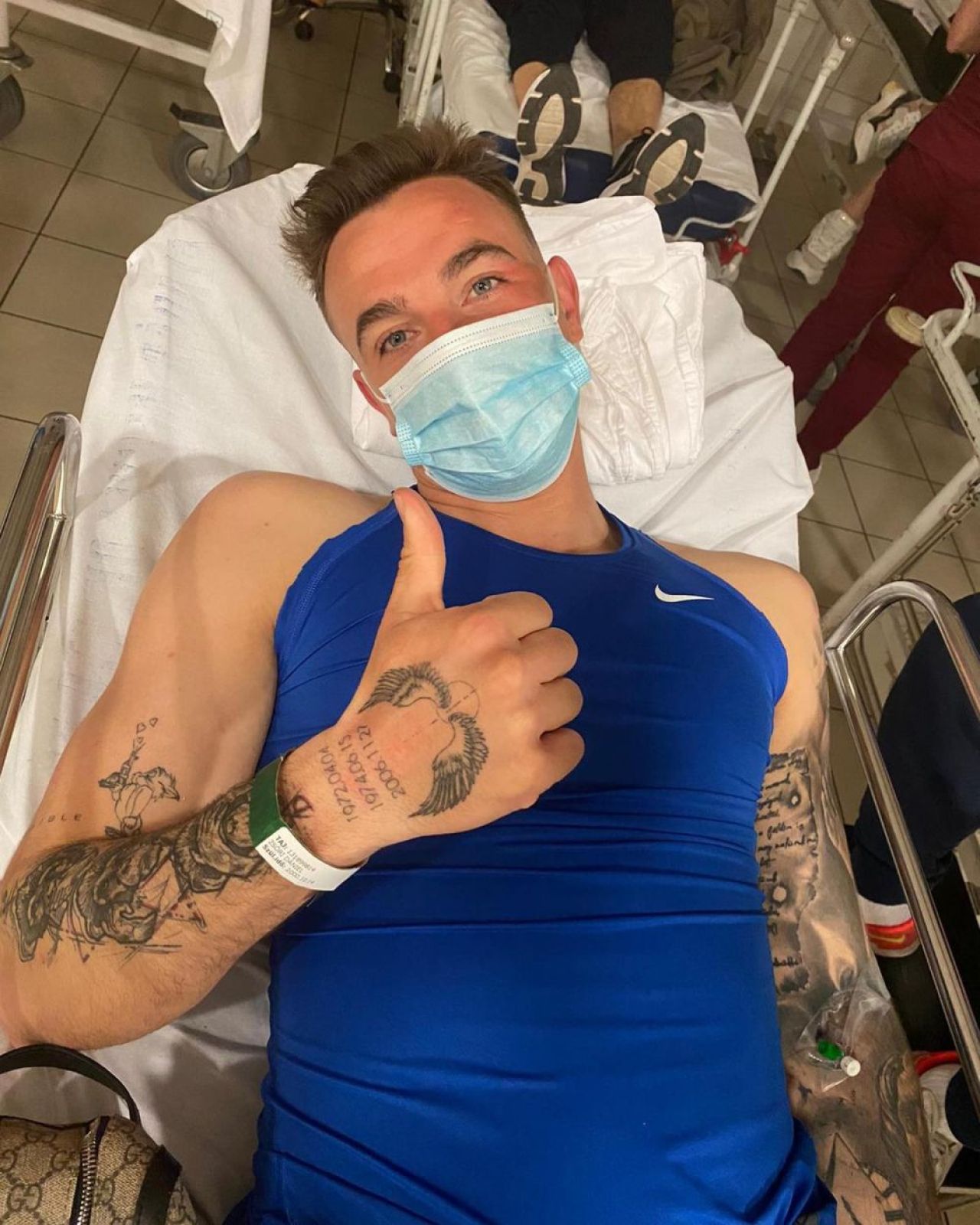 Daniel Zsori, atacantul român din Oradea laureat cu Premiul Puskas, scos cu ambulanța de pe teren după ce și-a pierdut cunoștința! _11