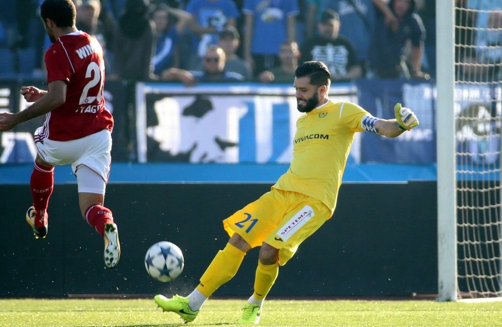 Levski Sofia, mai ceva decât FCSB-ul lui Gigi Becali! Comando pe banca tehnică: interimar + doi profesori universitari + un fost fotbalist din România_5