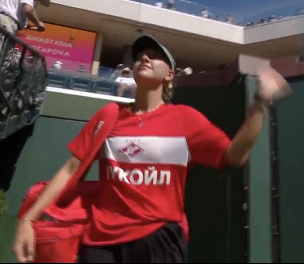 Reacția rusoaicei care a fost criticată de WTA pentru că a purtat un tricou cu Spartak Moscova: Prefer banii, nu punctele