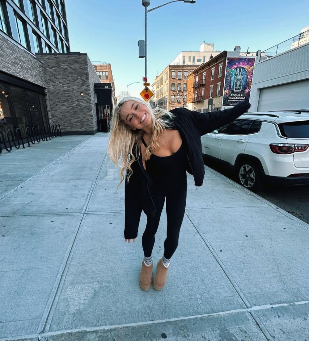 Cea mai sexy gimnastă și-a etalat costumul de baie pe rețelele social media! Cât câștigă dintr-o simplă postare pe Instagram_78