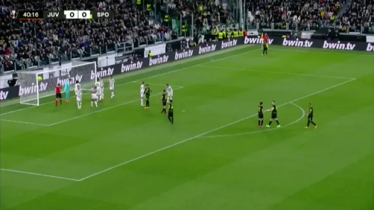 Panică la Juventus - Sporting. Lui Szczesny i s-a făcut rău și a părăsit terenul în lacrimi