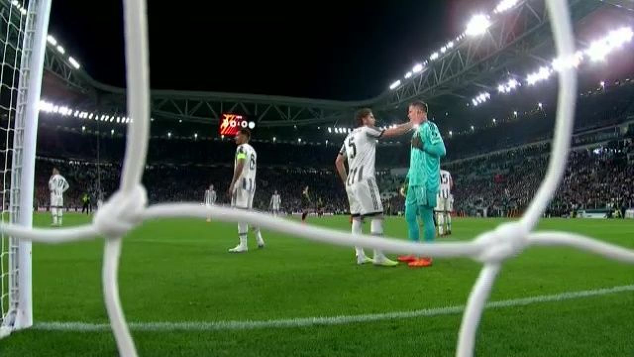 Panică la Juventus - Sporting. Lui Szczesny i s-a făcut rău și a părăsit terenul în lacrimi_7