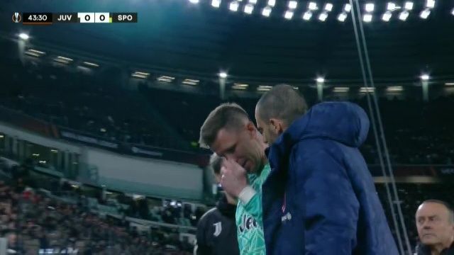 Panică la Juventus - Sporting. Lui Szczesny i s-a făcut rău și a părăsit terenul în lacrimi_12