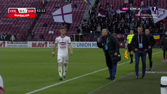 Dan Petrescu, un car de nervi în prima repriză cu Sepsi! A văzut imediat cartonașul galben după ieșirea sa _26