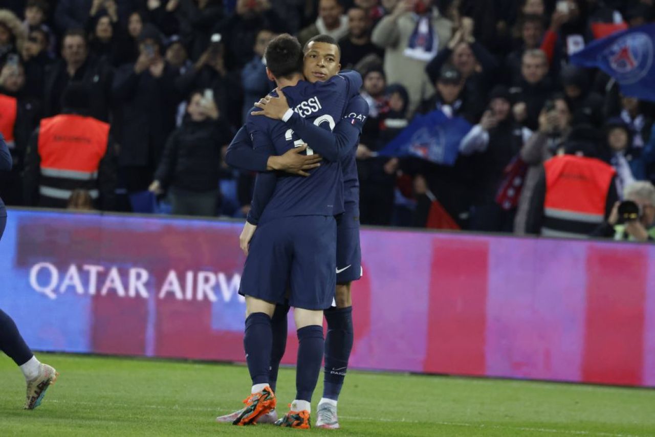 Victorie fără probleme pentru PSG cu Lens după ce oaspeții au rămas în inferioritate! Messi și Mbappe au marcat _2