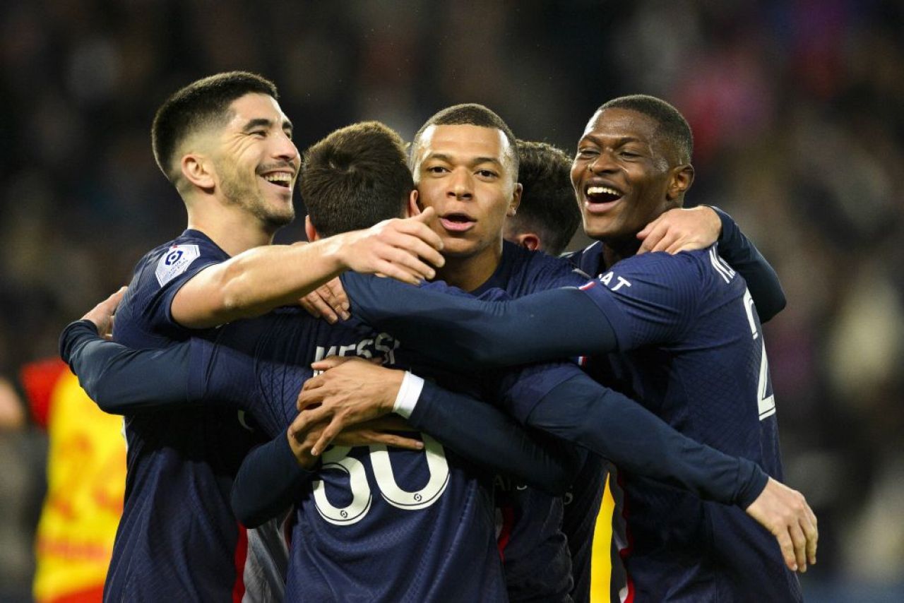 Victorie fără probleme pentru PSG cu Lens după ce oaspeții au rămas în inferioritate! Messi și Mbappe au marcat _6