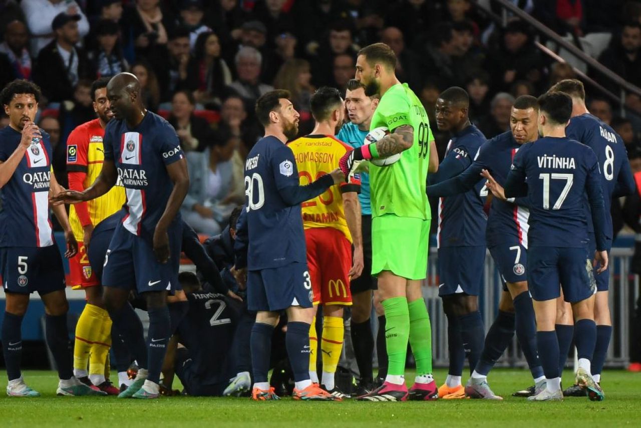 Victorie fără probleme pentru PSG cu Lens după ce oaspeții au rămas în inferioritate! Messi și Mbappe au marcat _7
