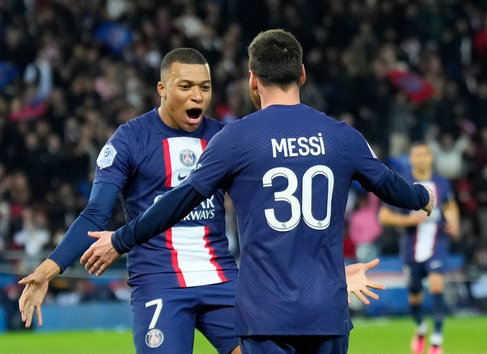 Victorie fără probleme pentru PSG cu Lens după ce oaspeții au rămas în inferioritate! Messi și Mbappe au marcat _8