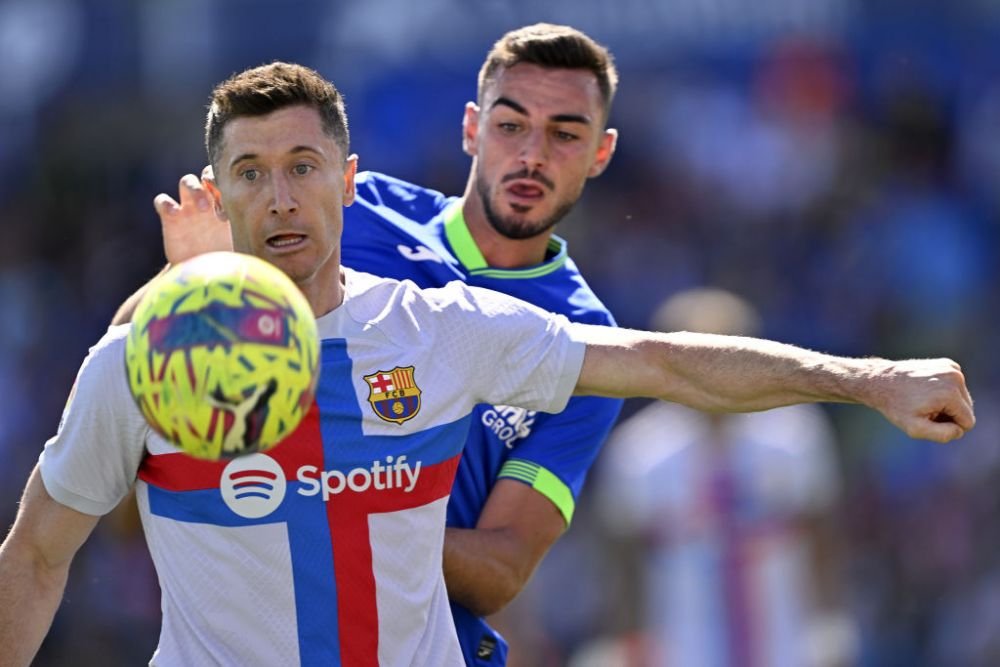Imaginile momentului din Spania: fanii s-au suit &icirc;n copaci pentru a-și vedea favoriții. Barcelona, al doilea egal consecutiv fără gol marcat.&nbsp;