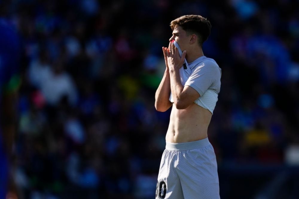 Imaginile momentului din Spania: fanii s-au suit în copaci pentru a-și vedea favoriții. Barcelona, al doilea egal consecutiv fără gol marcat. _2
