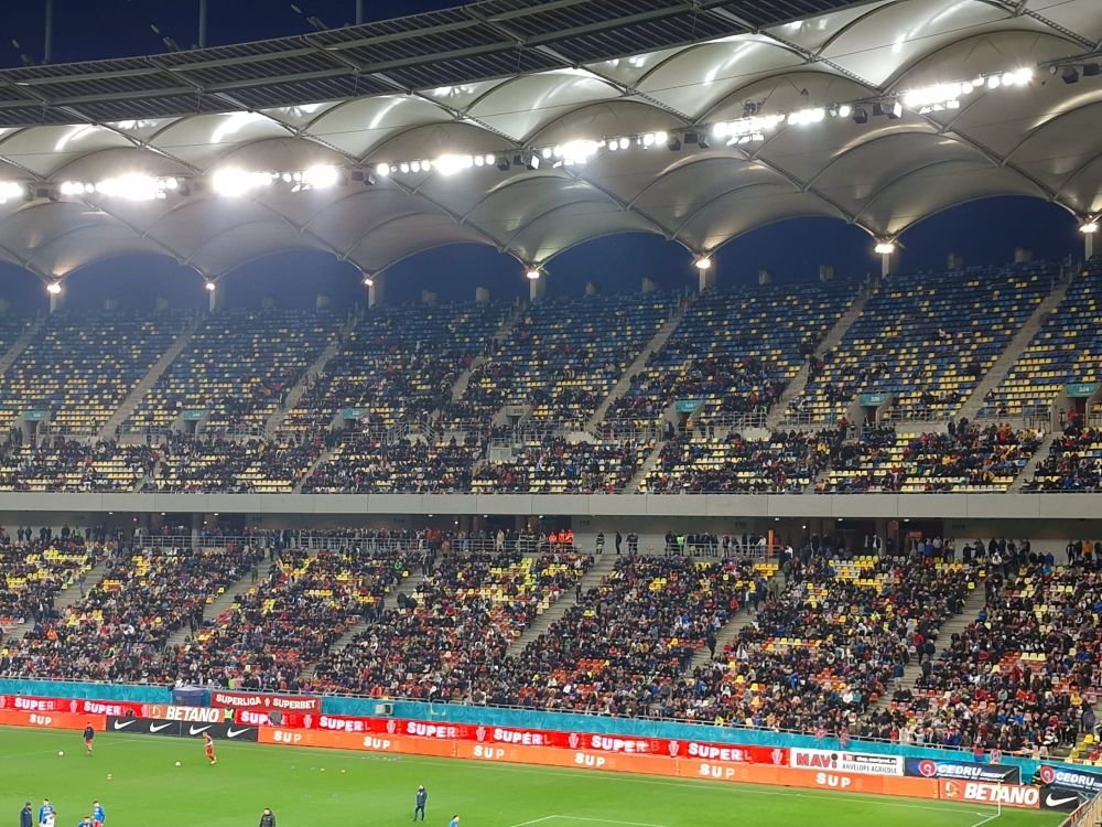 Banner exploziv îndreptat de fanii FCSB către CSA Steaua_11