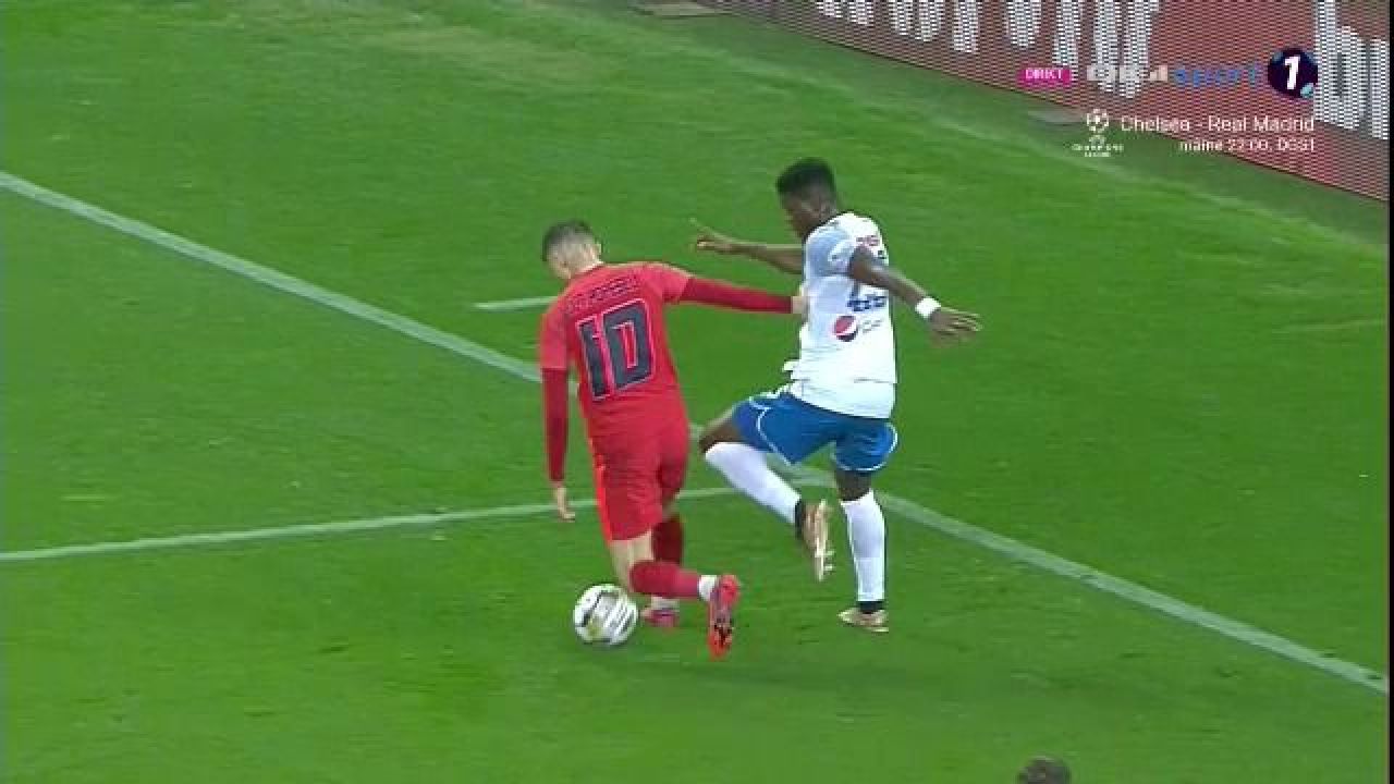 Istvan Kovacs a dictat penalty după ce a consultat VAR-ul în FCSB - Farul. Ce s-a întâmplat_1