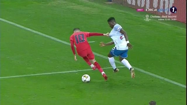 Istvan Kovacs a dictat penalty după ce a consultat VAR-ul în FCSB - Farul. Ce s-a întâmplat_3