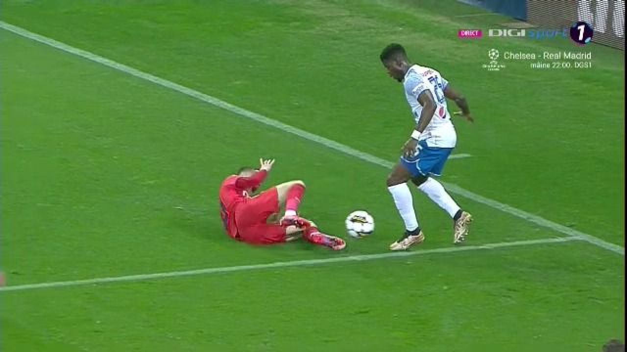 Istvan Kovacs a dictat penalty după ce a consultat VAR-ul în FCSB - Farul. Ce s-a întâmplat_5