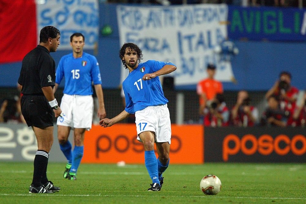Ce s-a ales de arbitrul „bandit” care a distrus Italia în 2002 și apoi a fost prins cu heroină pe aeroport la New York_2