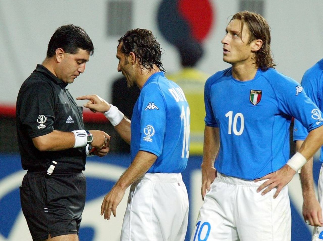 Ce s-a ales de arbitrul „bandit” care a distrus Italia în 2002 și apoi a fost prins cu heroină pe aeroport la New York_6