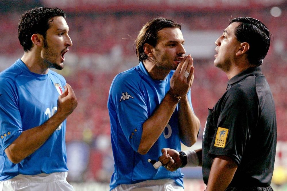 Ce s-a ales de arbitrul „bandit” care a distrus Italia în 2002 și apoi a fost prins cu heroină pe aeroport la New York_7
