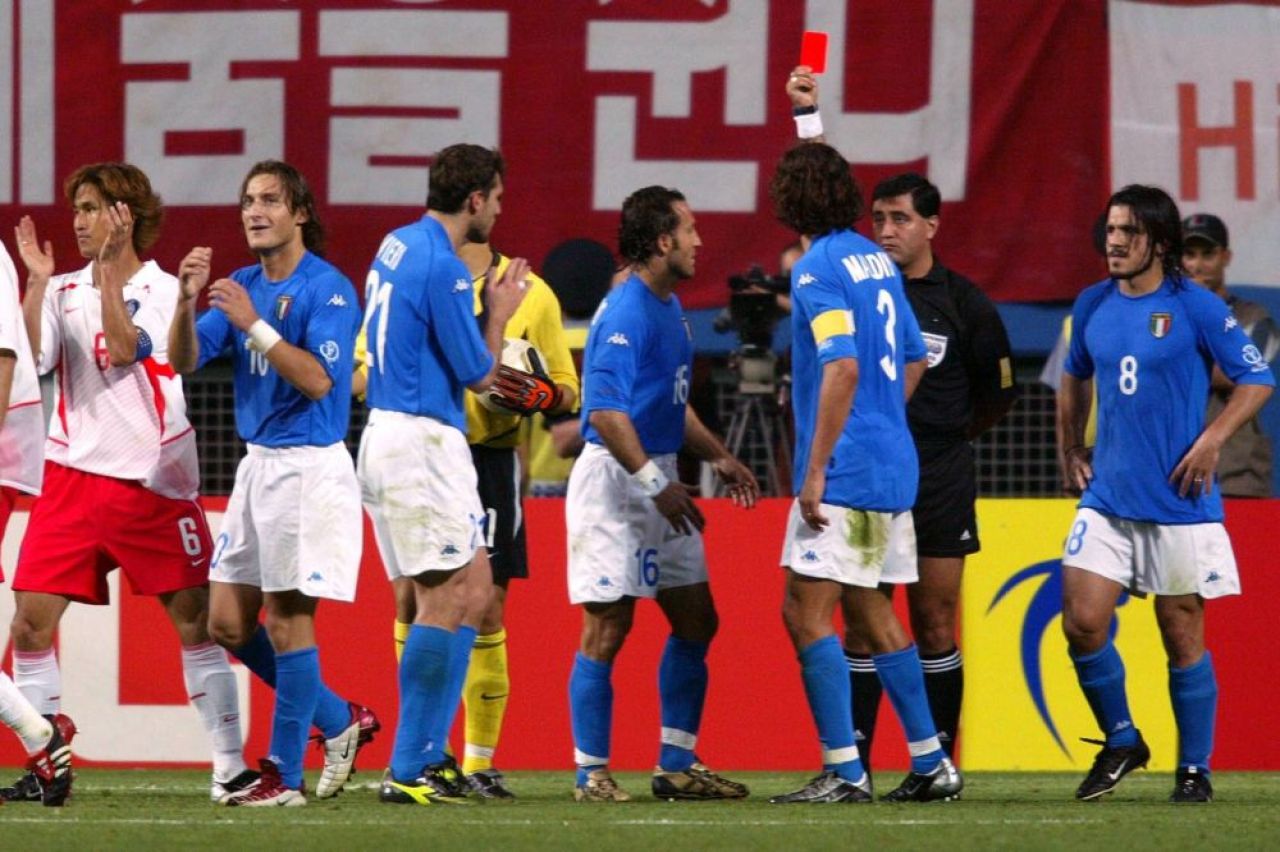 Ce s-a ales de arbitrul „bandit” care a distrus Italia în 2002 și apoi a fost prins cu heroină pe aeroport la New York_8
