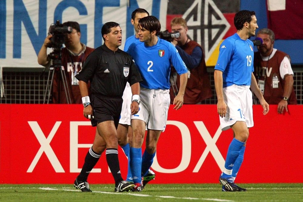 Ce s-a ales de arbitrul „bandit” care a distrus Italia în 2002 și apoi a fost prins cu heroină pe aeroport la New York_9