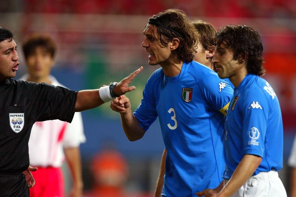 Ce s-a ales de arbitrul „bandit” care a distrus Italia în 2002 și apoi a fost prins cu heroină pe aeroport la New York_11