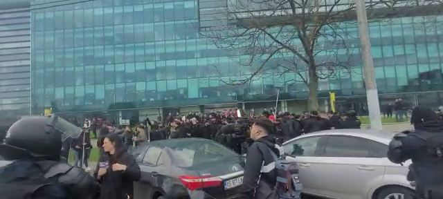 Fanii dinamoviști au pus stăpânire pe București! Spectacol total în drum spre Ghencea. „Înțepături” spre marea rivală!_5