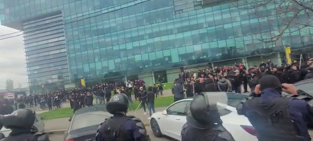 Fanii dinamoviști au pus stăpânire pe București! Spectacol total în drum spre Ghencea. „Înțepături” spre marea rivală!_6