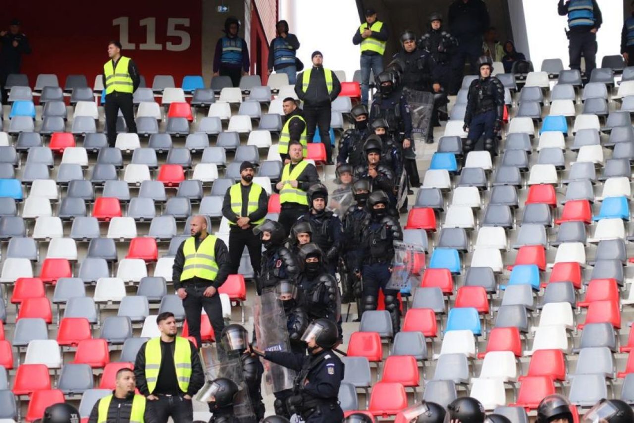 Coregrafie splendidă oferită de galeria CSA Steaua! _15